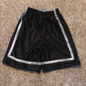 Reversible basketball shorts